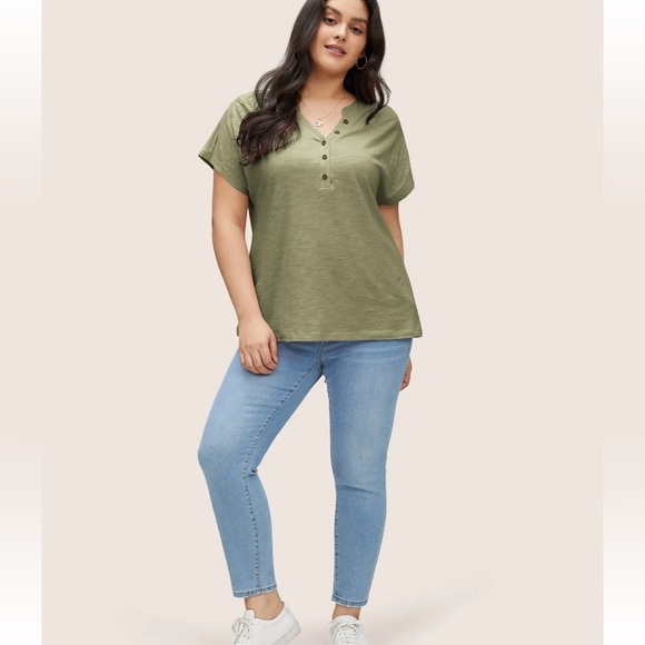 BloomChic Plus Size Cotton Solid Notched Dolman Sleeve T-shirt - Picture 4 of 5